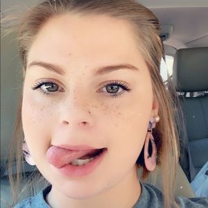 Meet your Posher, Hailey